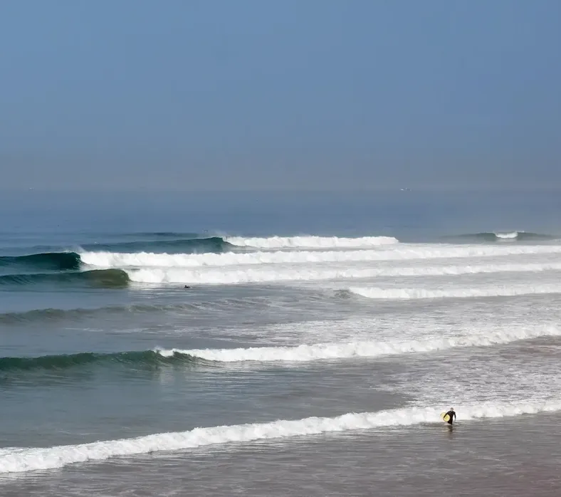 Lines of swell wrapping into Killer Point beneath the cliffs